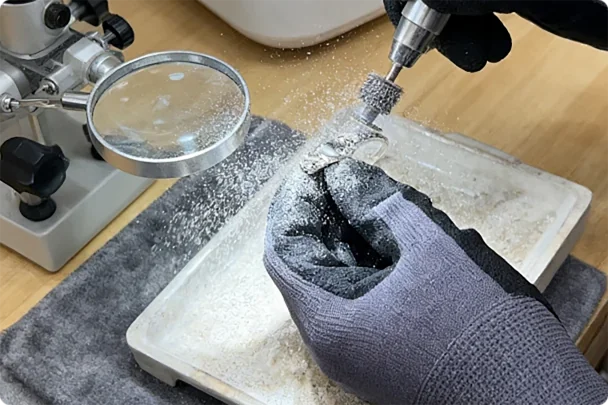 Earring polishing craftsmanship