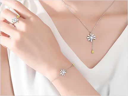Gold plated daisy jewelry set